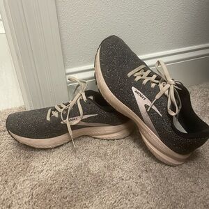 Brooks Women's Athletic Shoes - Black and Tan